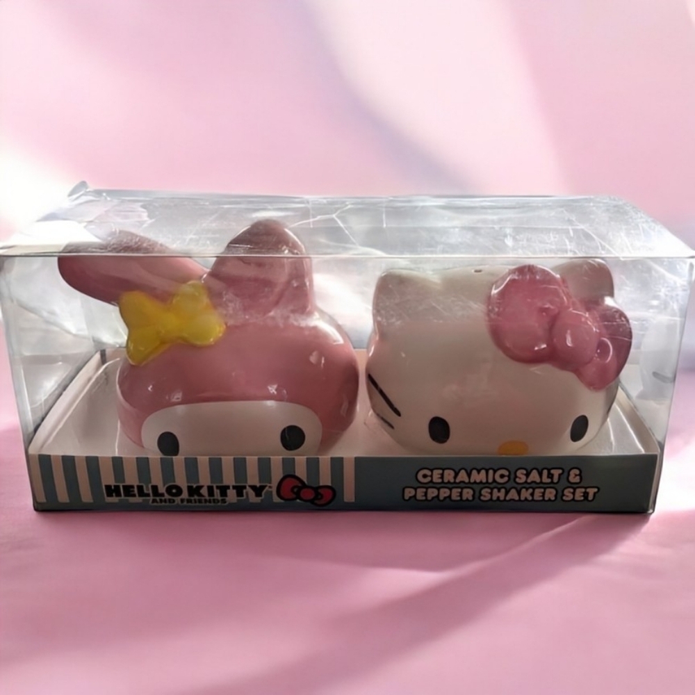 NEW Hello Kitty Salt and Pepper Shaker Set